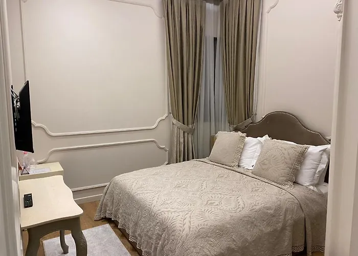 Boutique 135 4* טיראנה